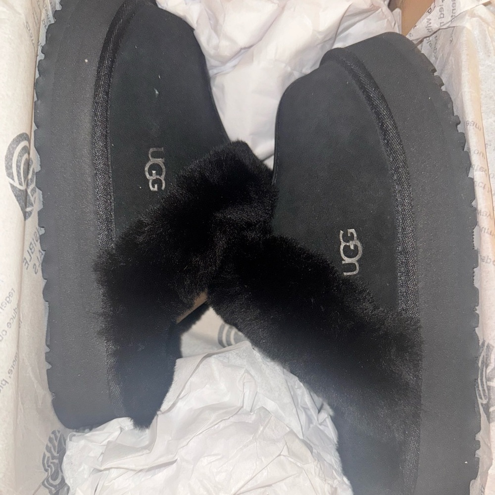 Brand New UGG
Disquette Suede & Shearling Platform Slippers